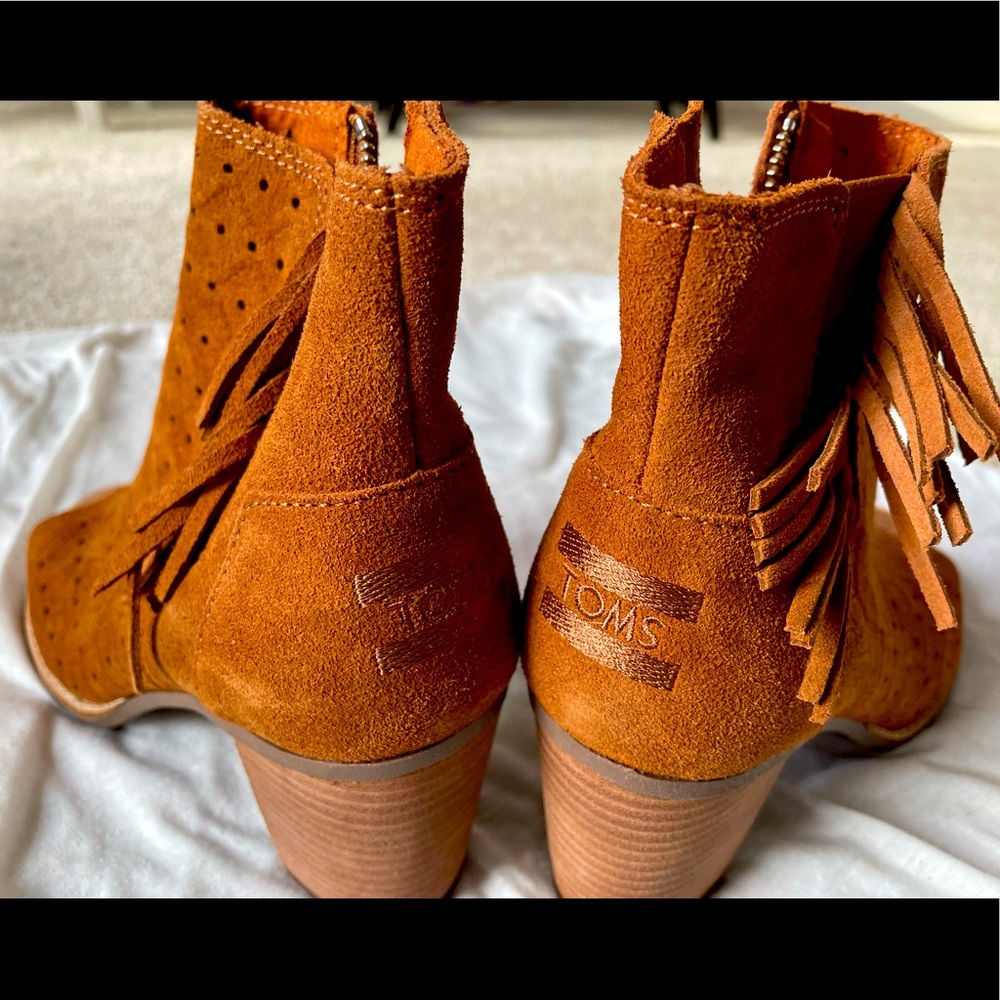 BRAND NEW Toms Cut out Sandals